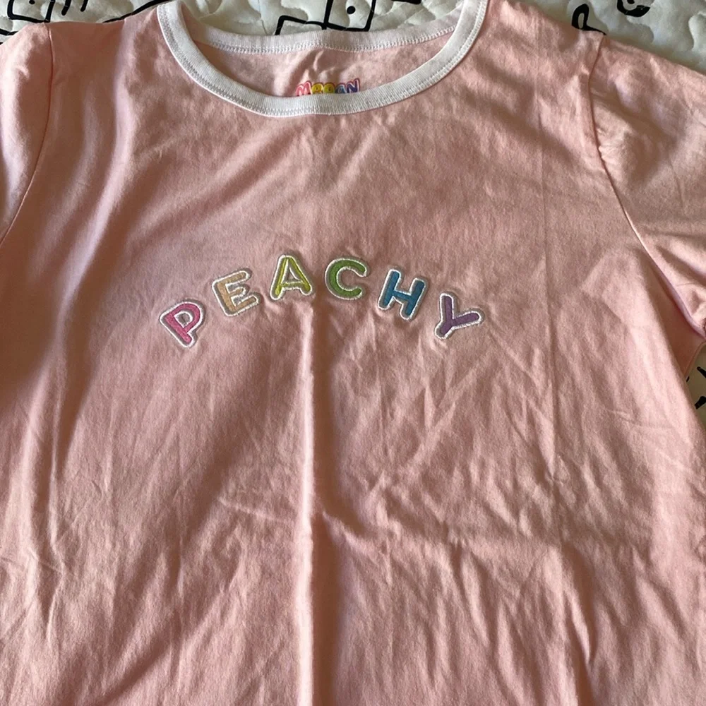 Megan Plays T-shirt - Picture 2 of 5